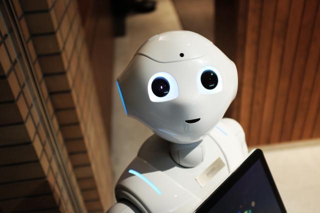 6 Ways in Which Chatbots Can Help to Build a Positive Online Community